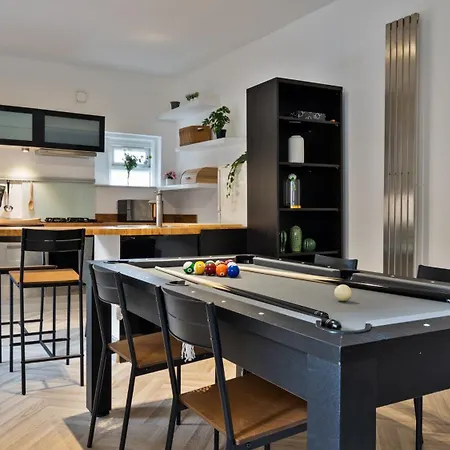 Contractors & Relocators Pool Table Flat 2Bed Wifi Apartment